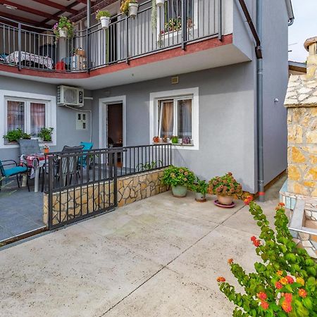 Lovely Apartment In Premantura With Wifi Extérieur photo