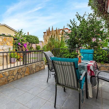 Lovely Apartment In Premantura With Wifi Extérieur photo