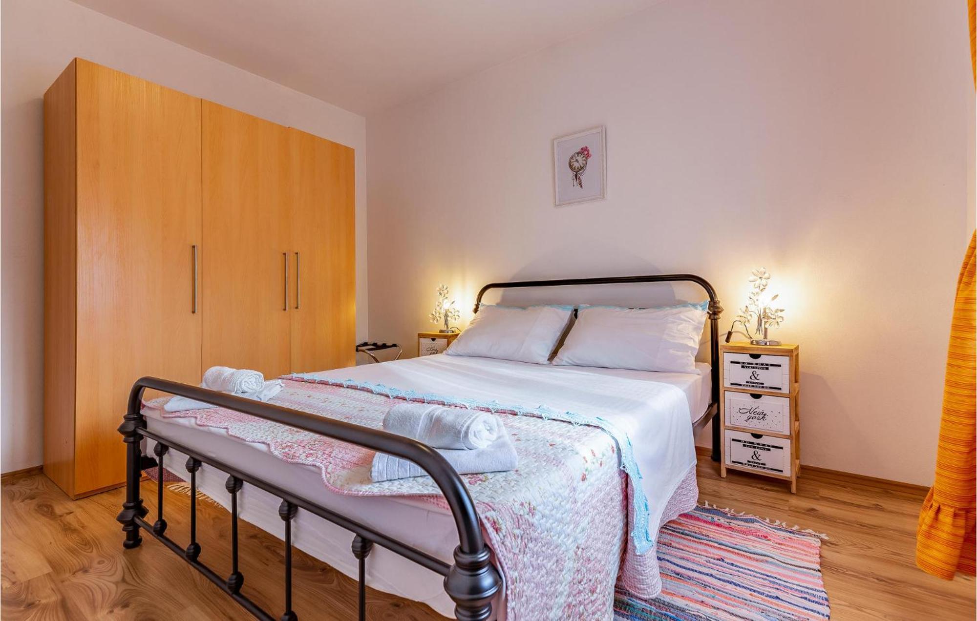 Lovely Apartment In Premantura With Wifi Extérieur photo