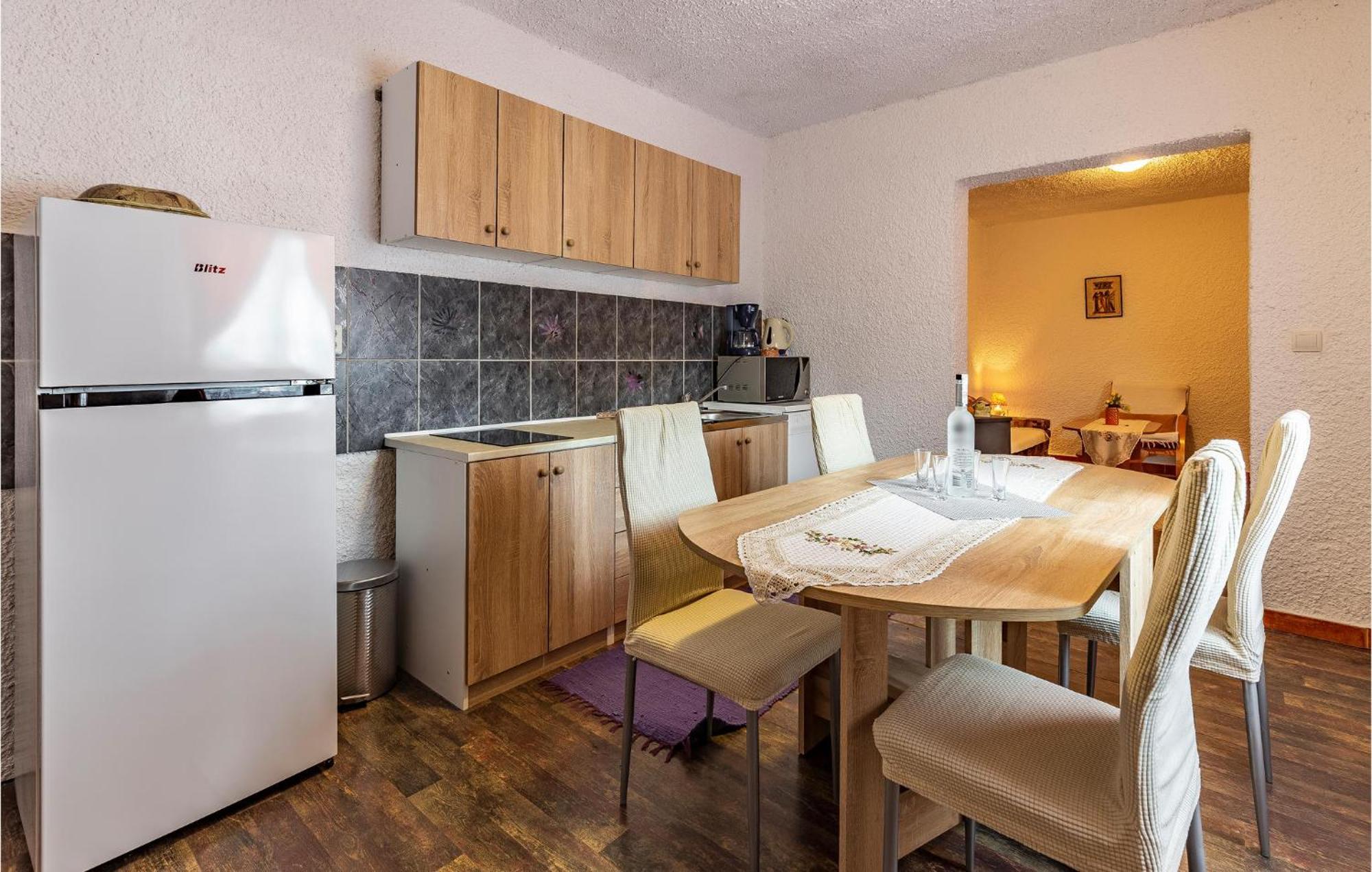 Lovely Apartment In Premantura With Wifi Extérieur photo